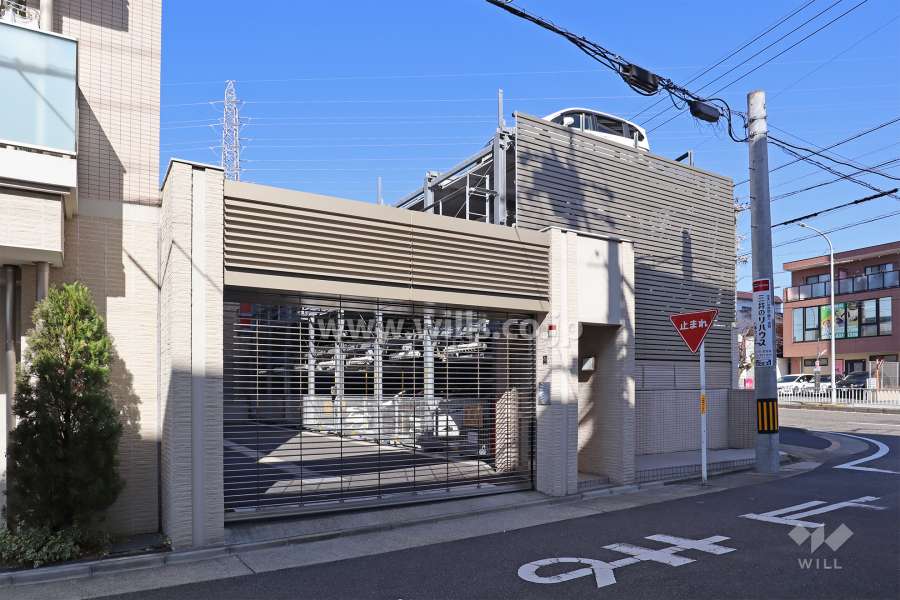駐車場の出入り口（リングシャッター付き）