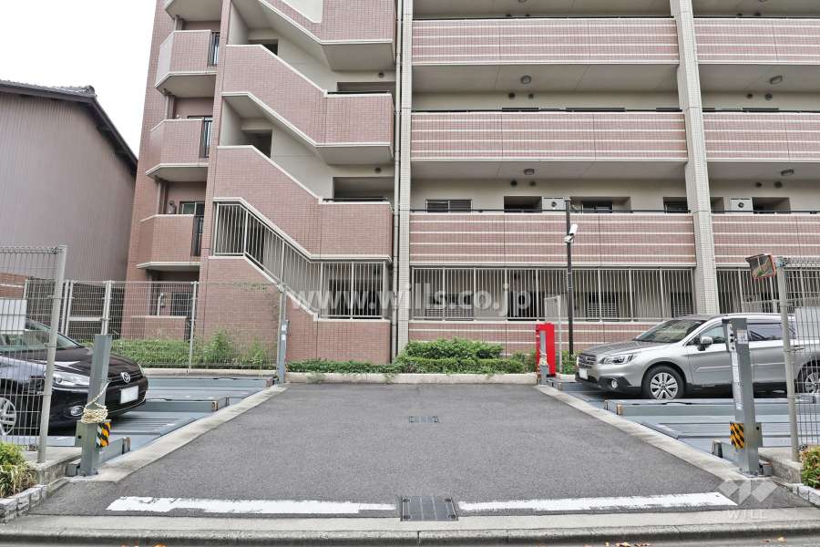 駐車場出入り口