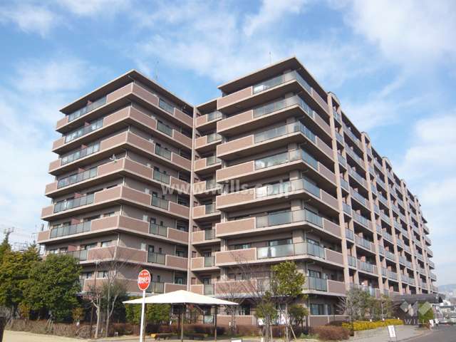 パレスエクセル仁川の外観（南東側から）