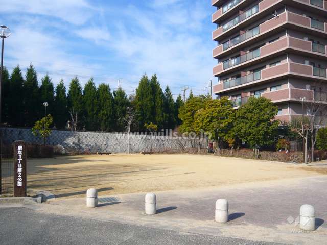 敷地の南側には広場があります。