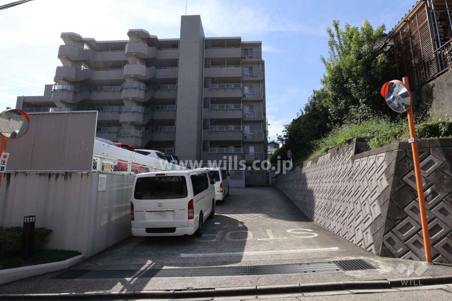 駐車場出入り口