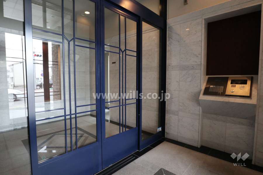 エントランスはオートロック付きです。