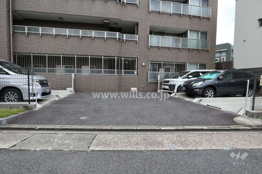 駐車場出入り口