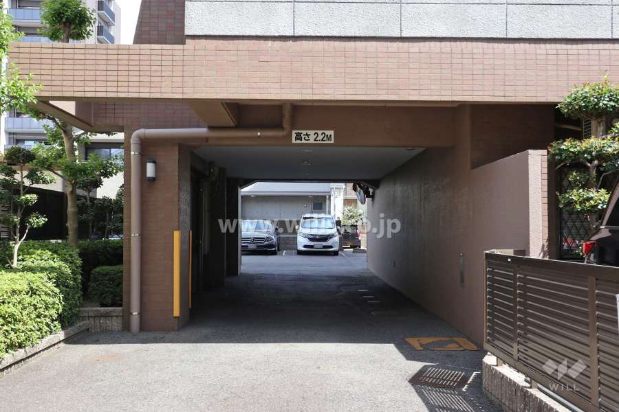 駐車場出入り口