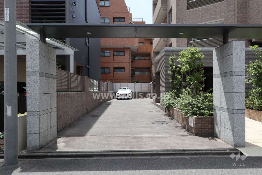 駐車場出入り口