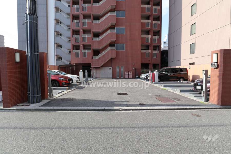 駐車場出入り口