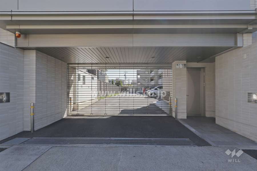 駐車場出入り口（ゲート付き）