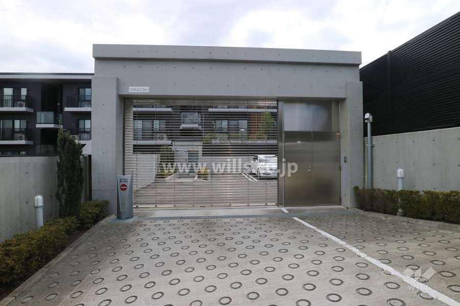 駐車場出入り口（リングシャッター付き）