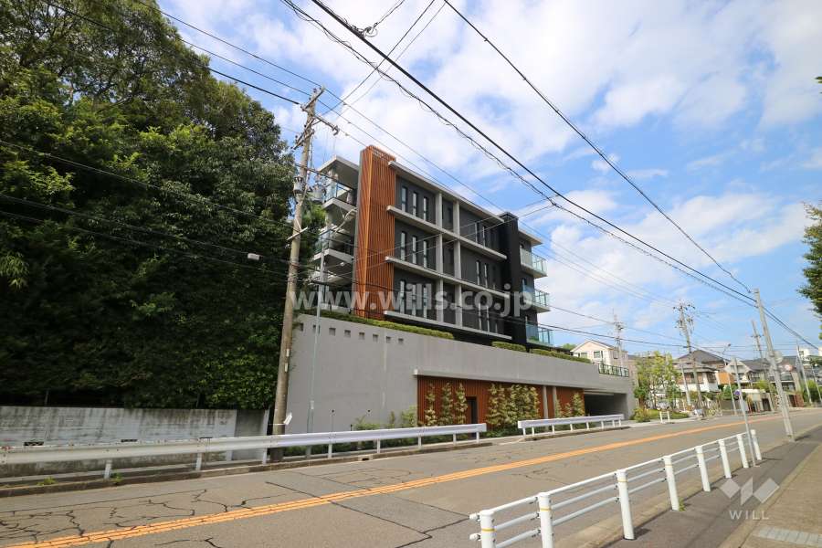 グランドヒルズ春山の外観（南東側から）