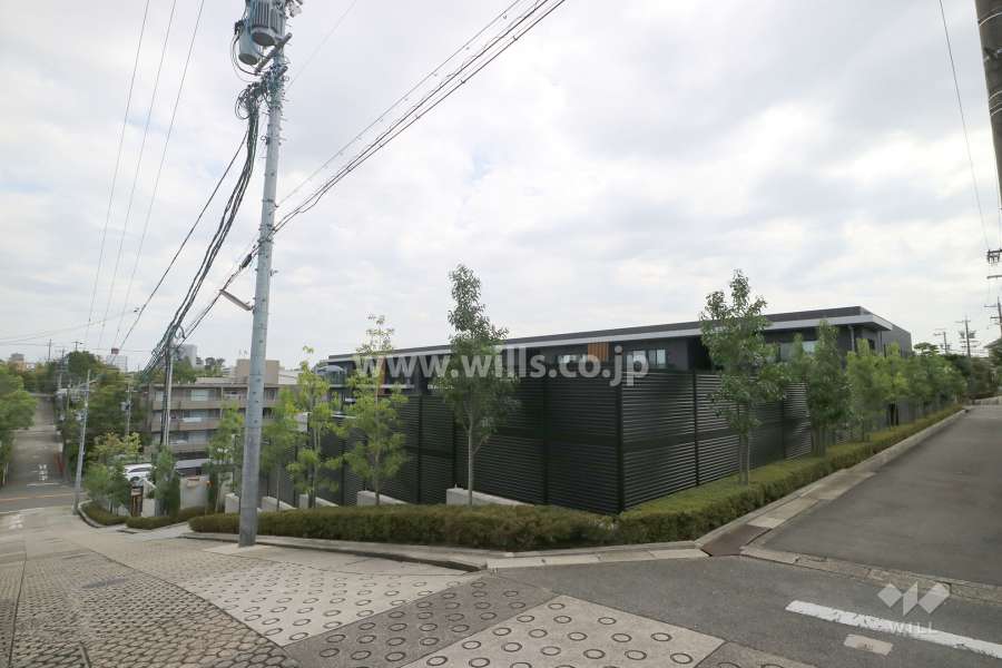 グランドヒルズ春山の外観（北西側から）