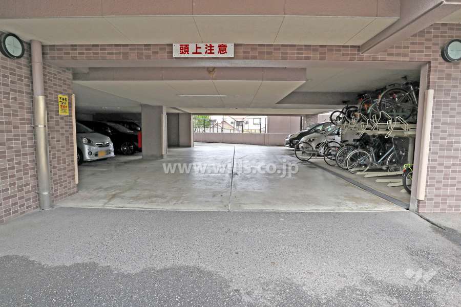 駐車場出入り口