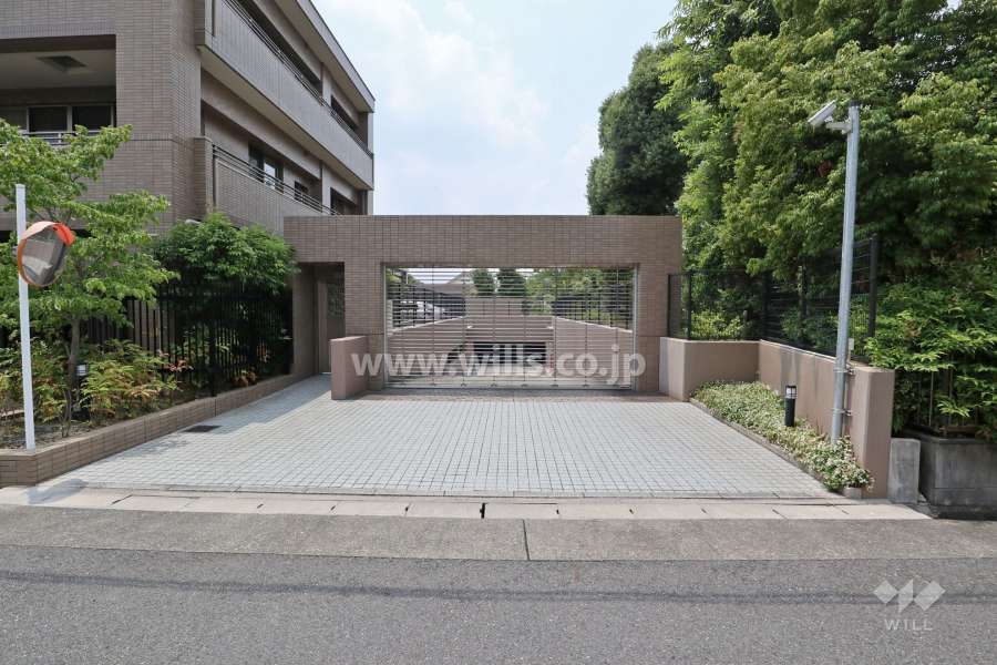 駐車場の出入り口（リングシャッター付き）