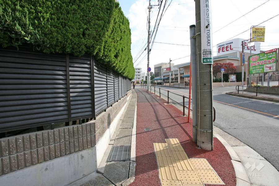 敷地南側の前面道路