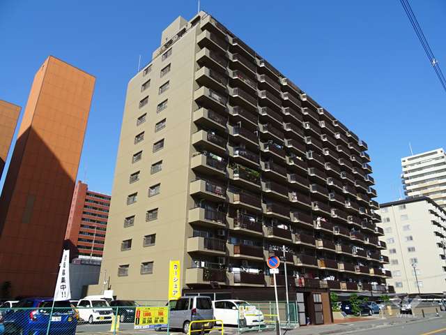 アーク江坂の外観（南東側から）