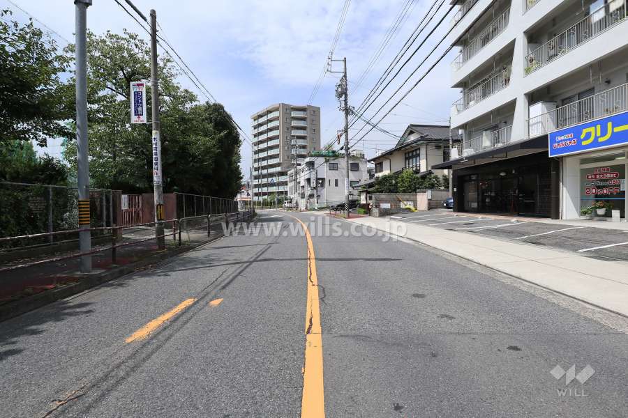 敷地南側の前面道路