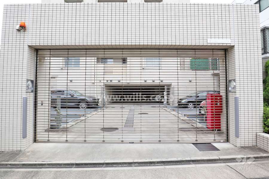 駐車場出入り口（ゲート付き）