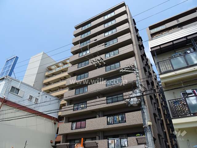 外壁は落ち着いた色調のタイル張りです。