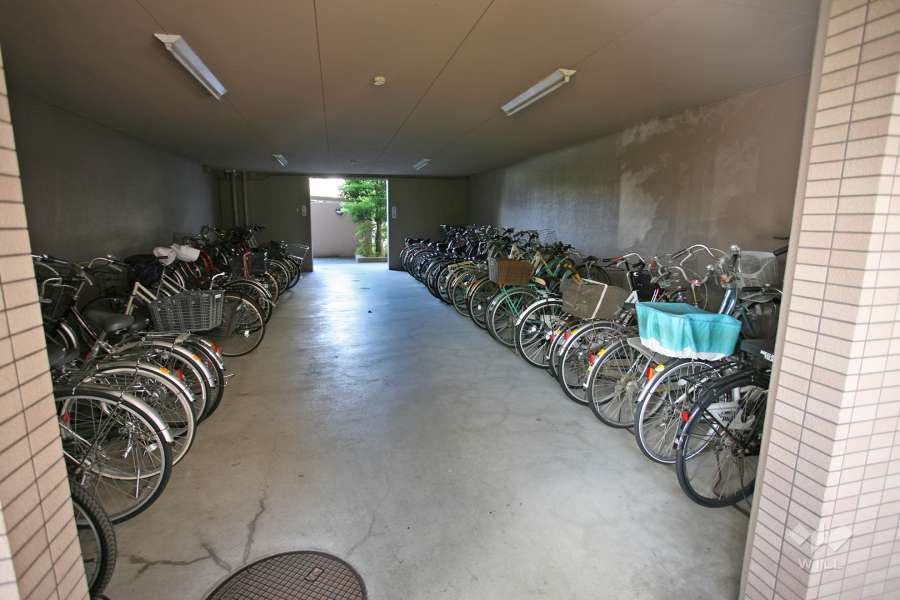 屋内に設けられた駐輪場