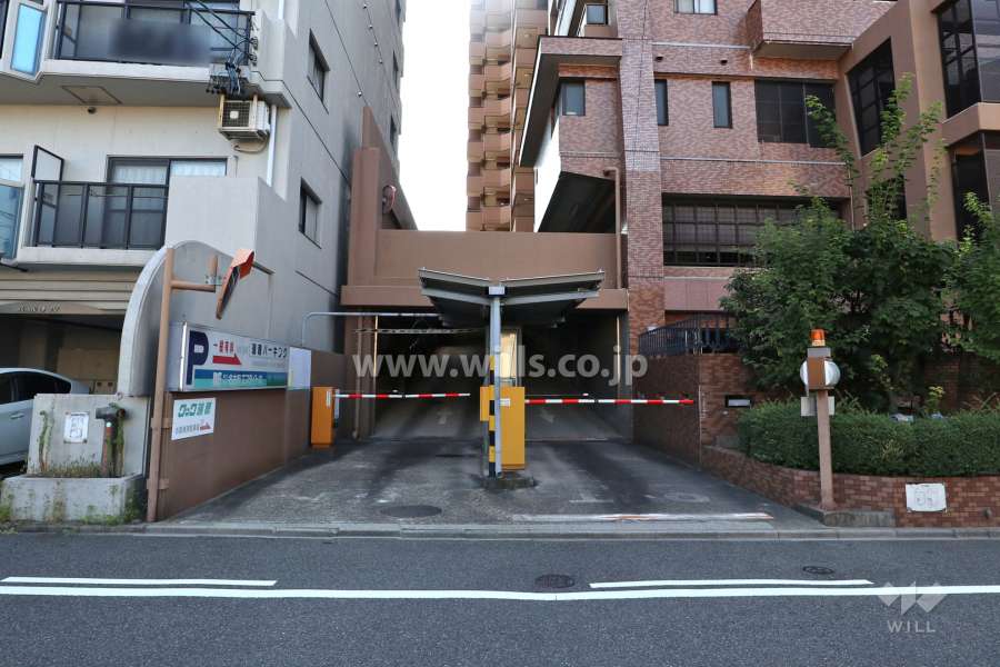 駐車場出入り口