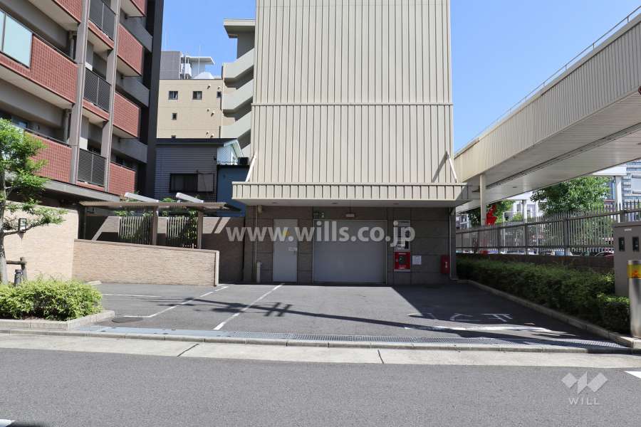 駐車場出入り口