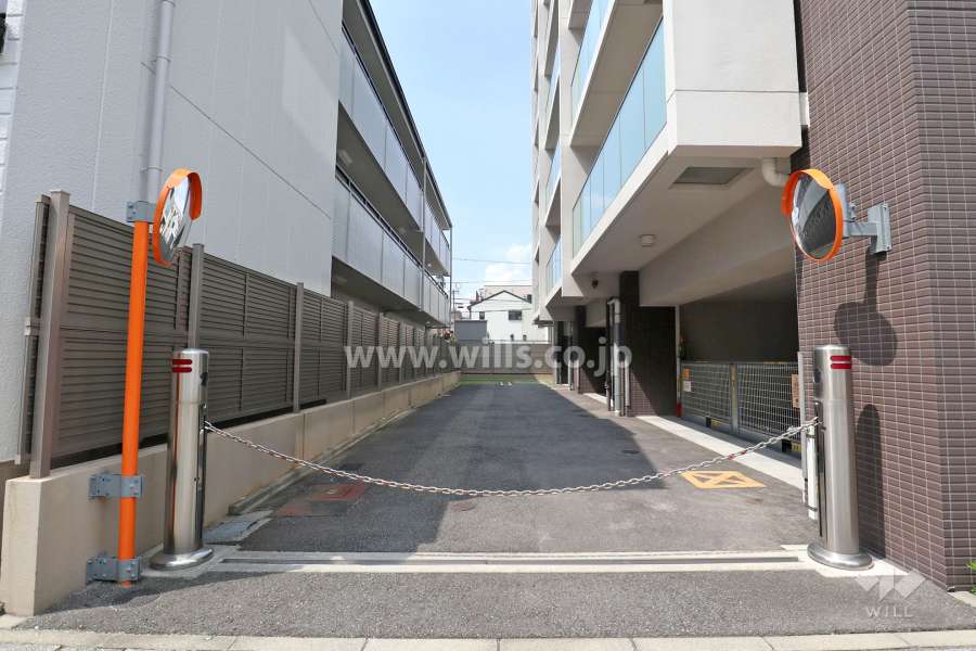 駐車場出入り口（ロボットゲート付き）