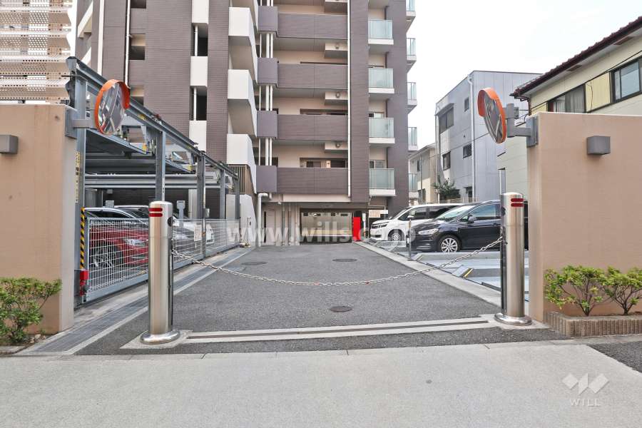 駐車場出入り口（ロボットゲート付き）-(2)