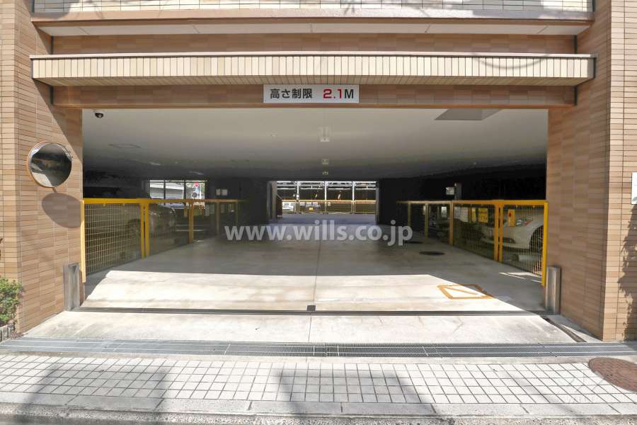 駐車場出入り口-(2)