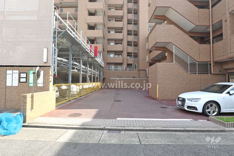 駐車場出入り口