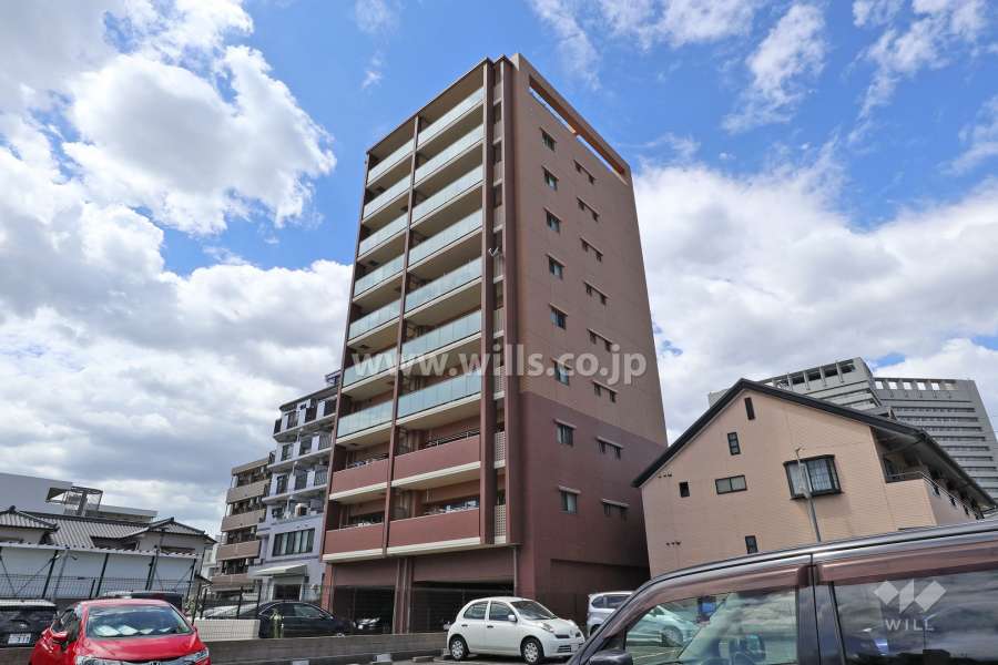 プレサンスロジェ桜山汐路の外観（南東側から）