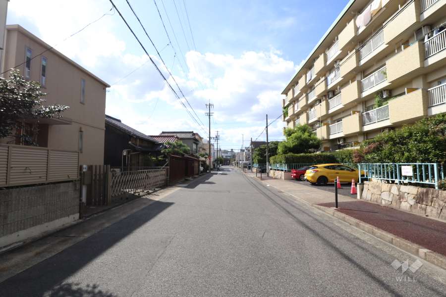 敷地南側の前面道路