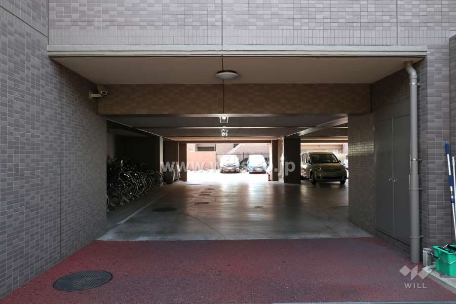 駐車場出入り口