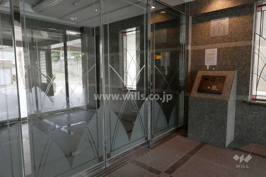 エントランスはオートロック付きです。