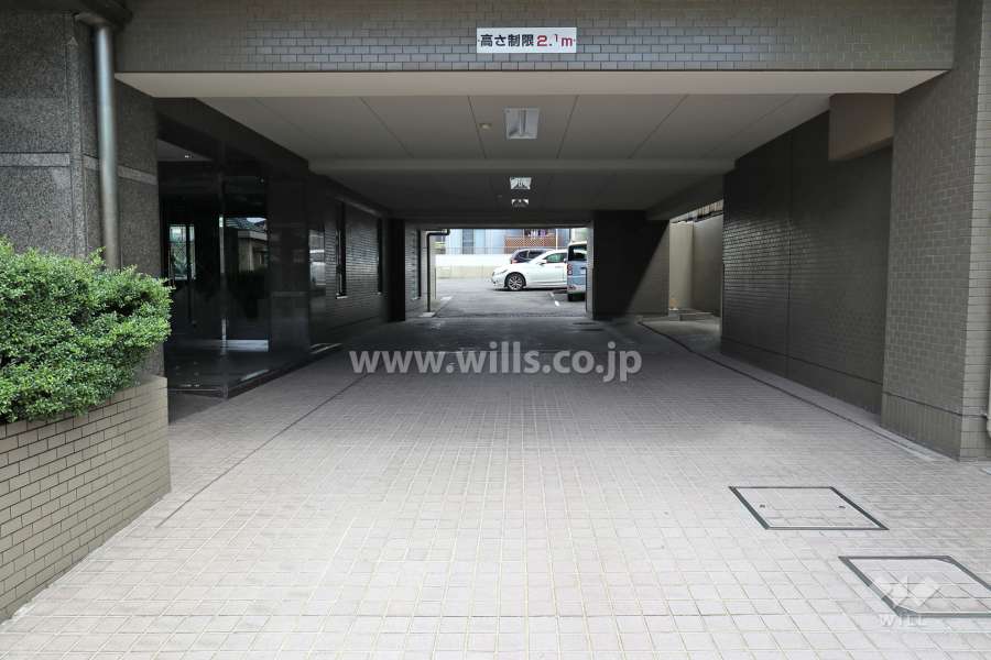 駐車場出入り口