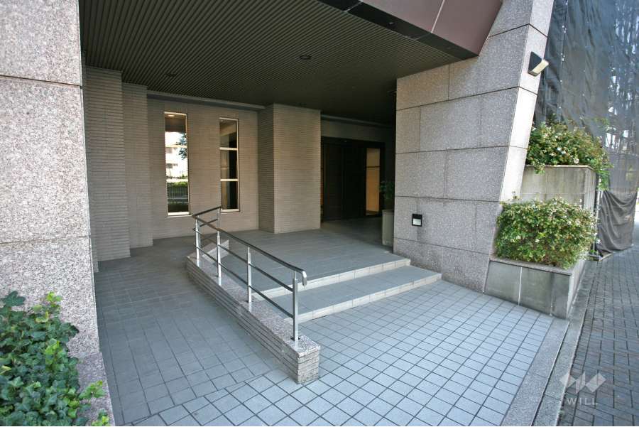 敷地北側の前面道路（山手グリーンロード）