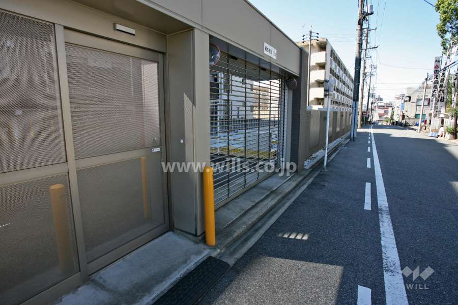 駐車場入り口(リングシャッター付き)