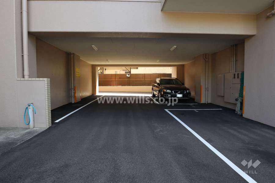 駐車場出入り口・敷地内駐車場（屋内平面式、屋外平面式）