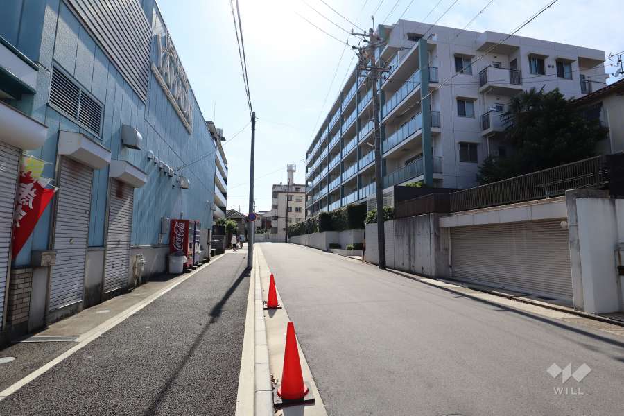 敷地南側の前面道路