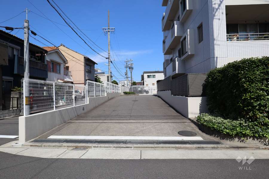 駐車場出入り口