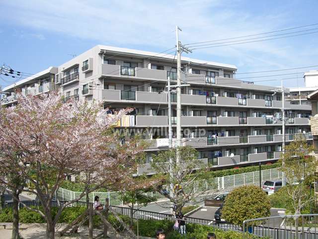 エンゼルハイム千里山第２の外観（南西側から）