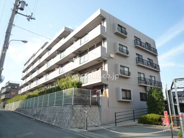 エンゼルハイム千里山第２の外観（南東側から）