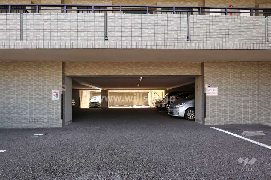 駐車場出入り口