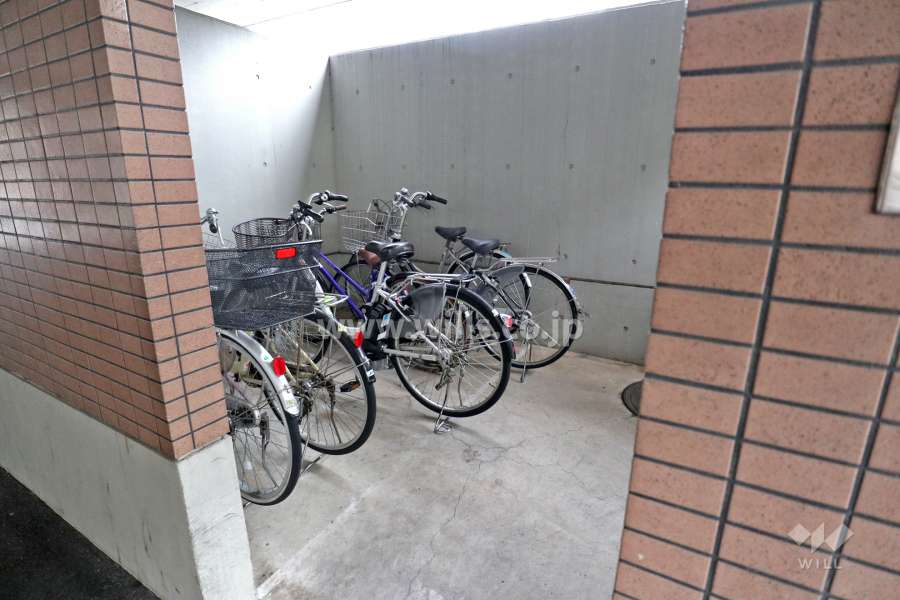 駐輪場-(2)