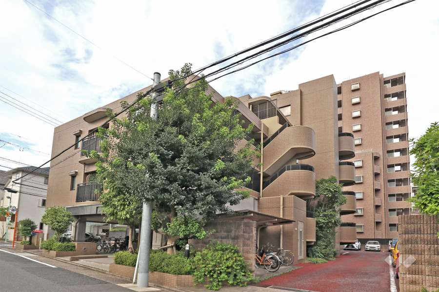 ライオンズマンション桜山西の外観（北東側から）