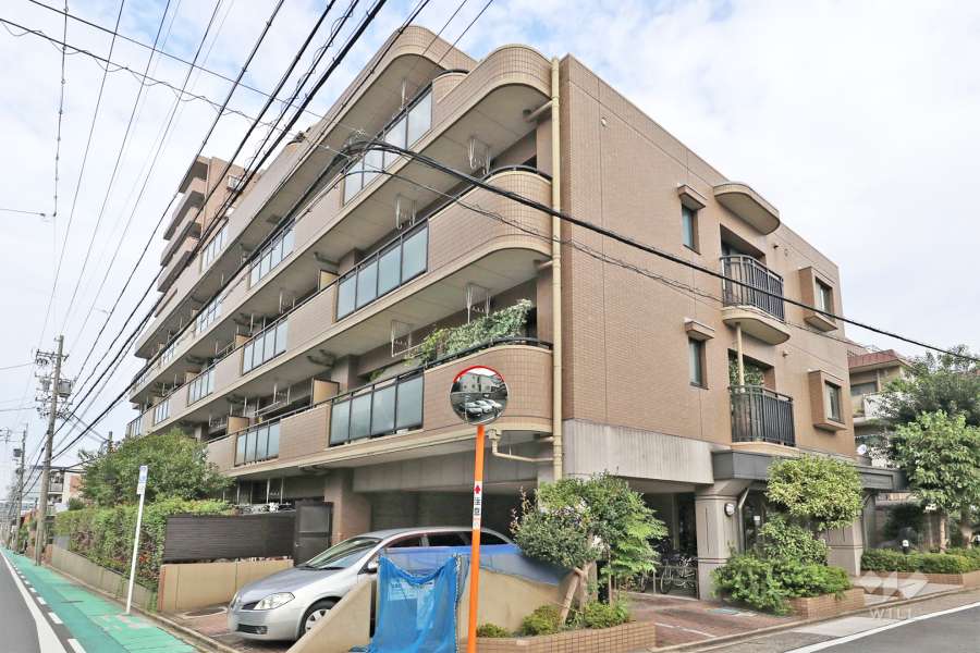 ライオンズマンション桜山西の外観（南東側から）