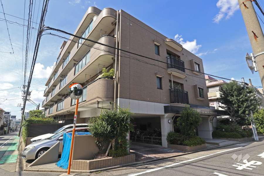 ライオンズマンション桜山西の外観（南東側から）