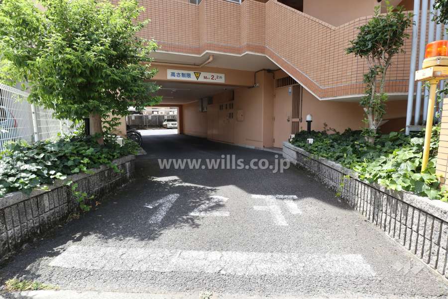 駐車場出入り口