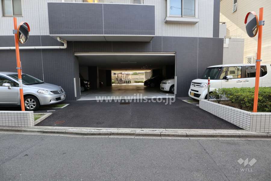 駐車場出入り口