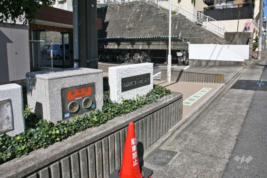敷地入り口