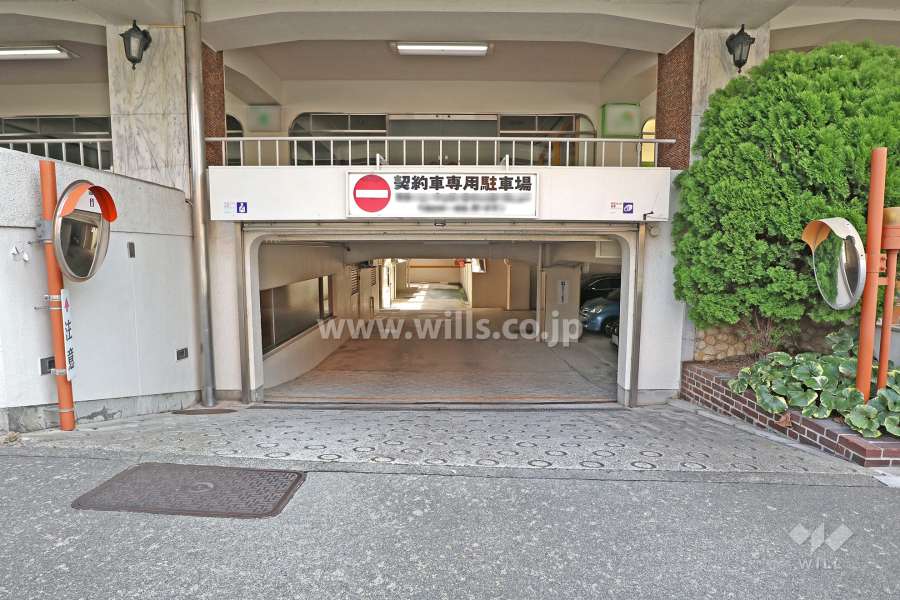 駐車場出入り口