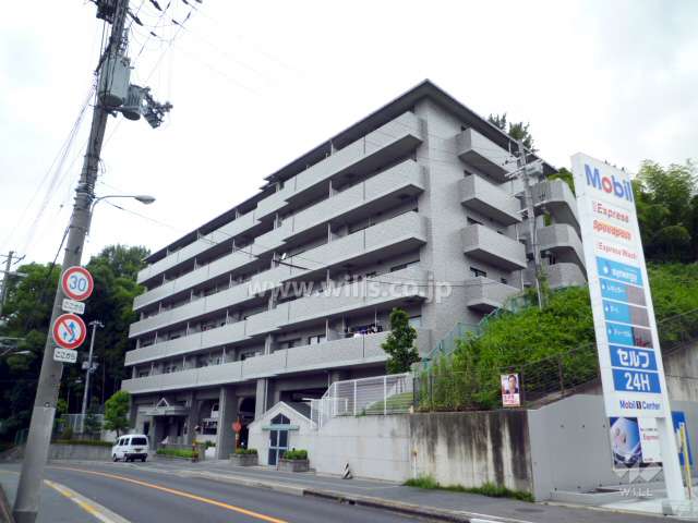 エスリード万博公園の外観（南東側から）